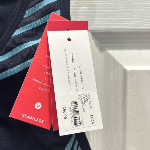 New with tags Livi sports bra with wicking - Picture 3 of 4